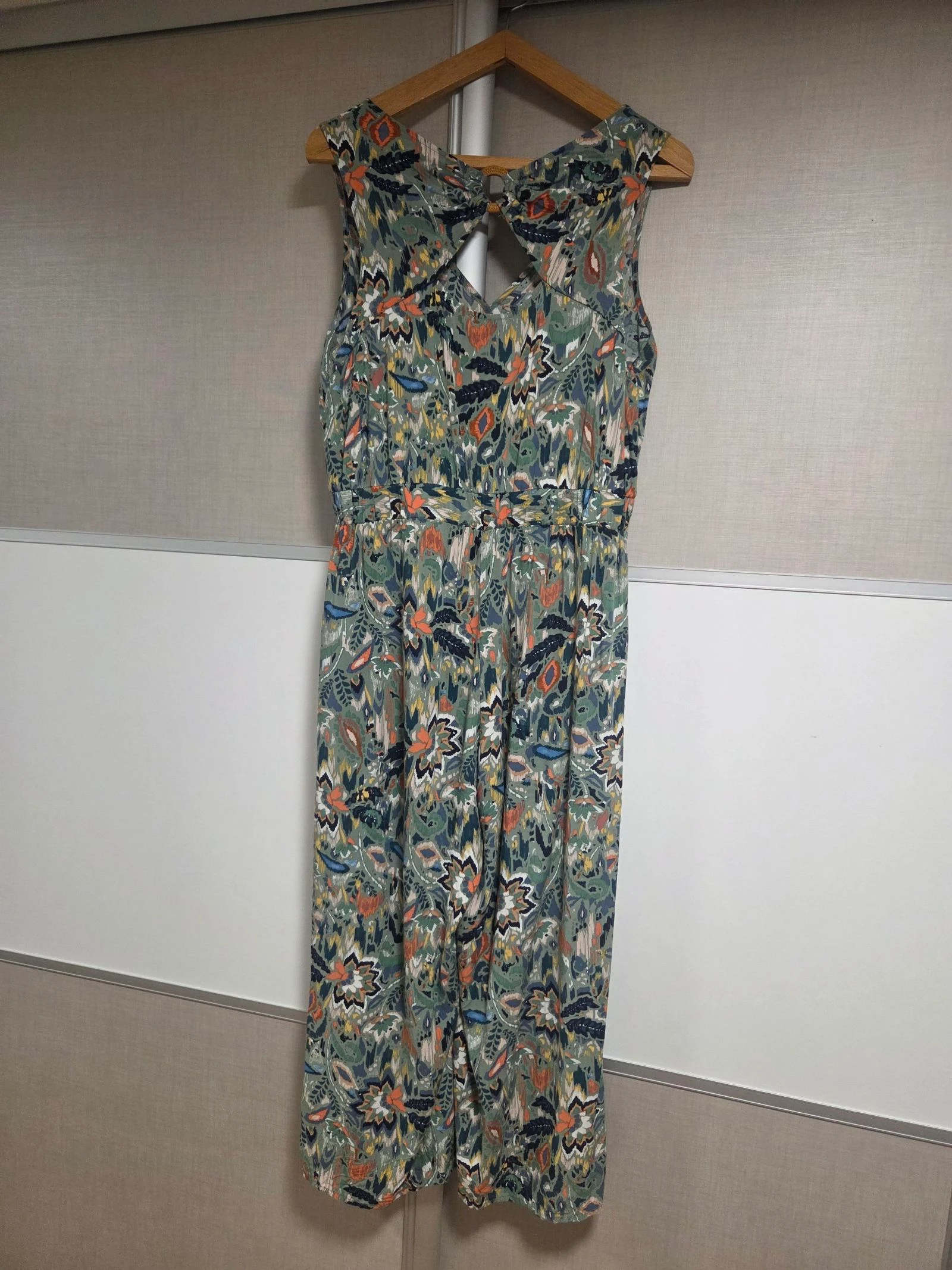 Combinado fluido impreso verde en viscosa – Espalda semidesnuda – Talla M – photo 3